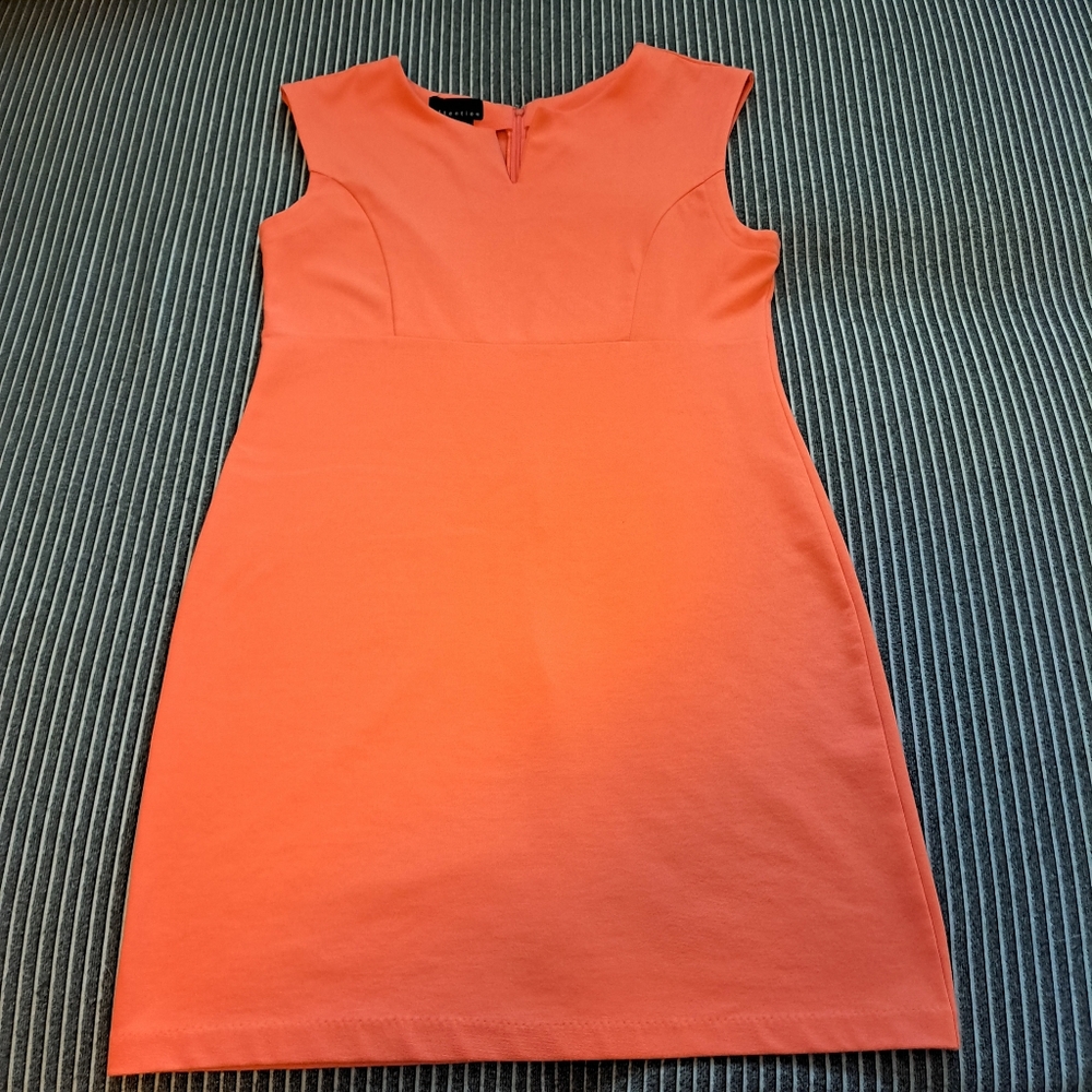 Attention sleevless orange dress size M